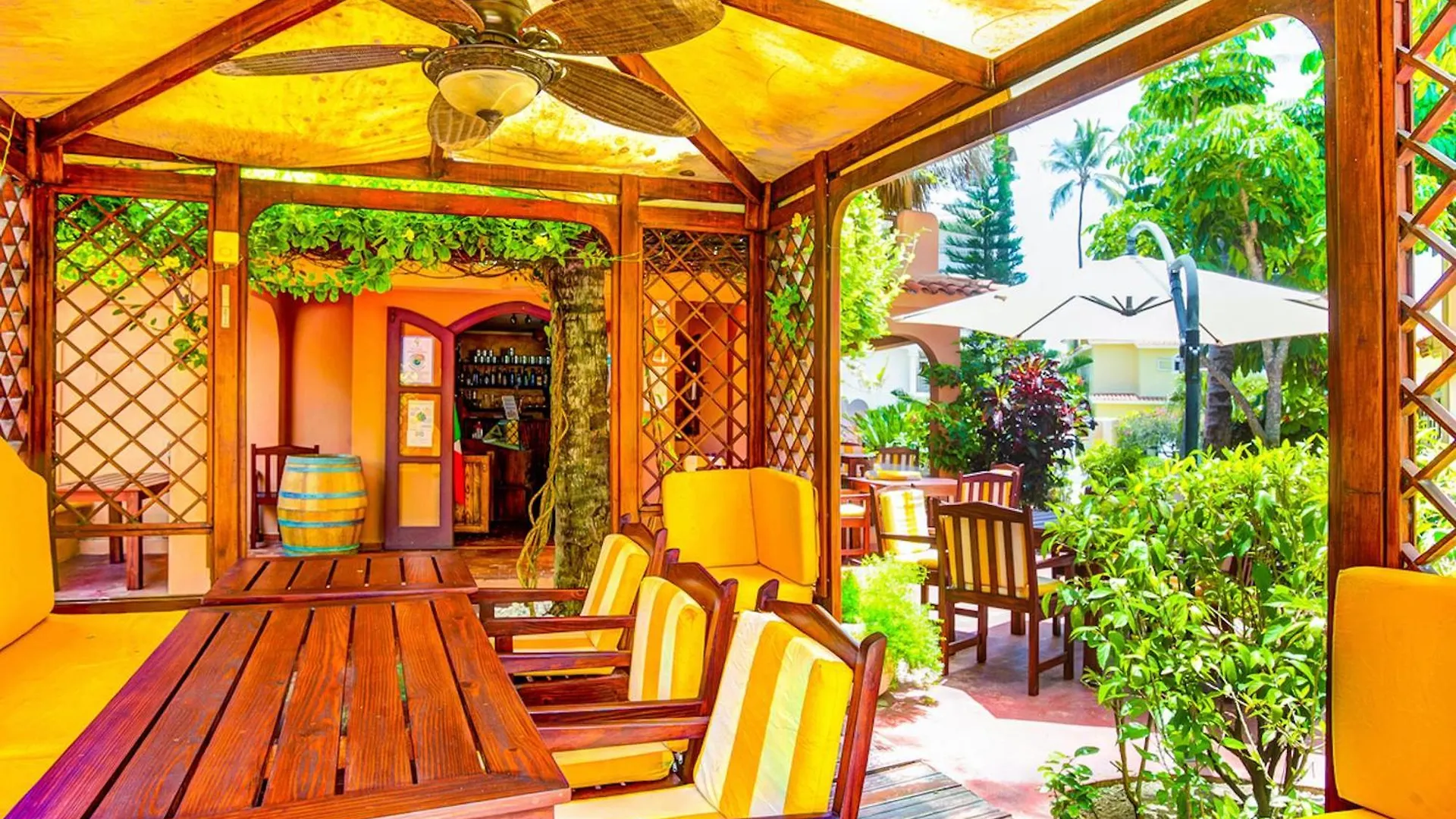 Апарт-отель Aventura Studios And Suites - Los Corales Beach - Good Location With Many Restaurants Пунта-Кана